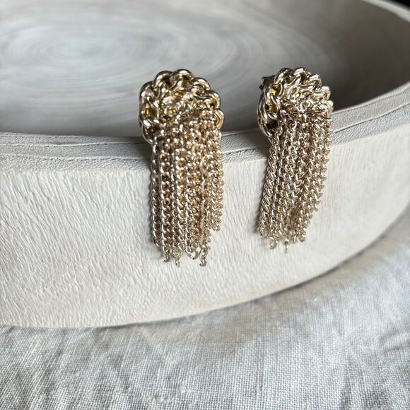Vtg Gold Tassel Chain Clip On Dangle Earrings Japan Statement Night Out Dress Up - Picture 2 of 12